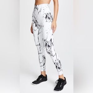 Beyond Yoga High Rise White Marble Print Legging Pants Tights Size Small​